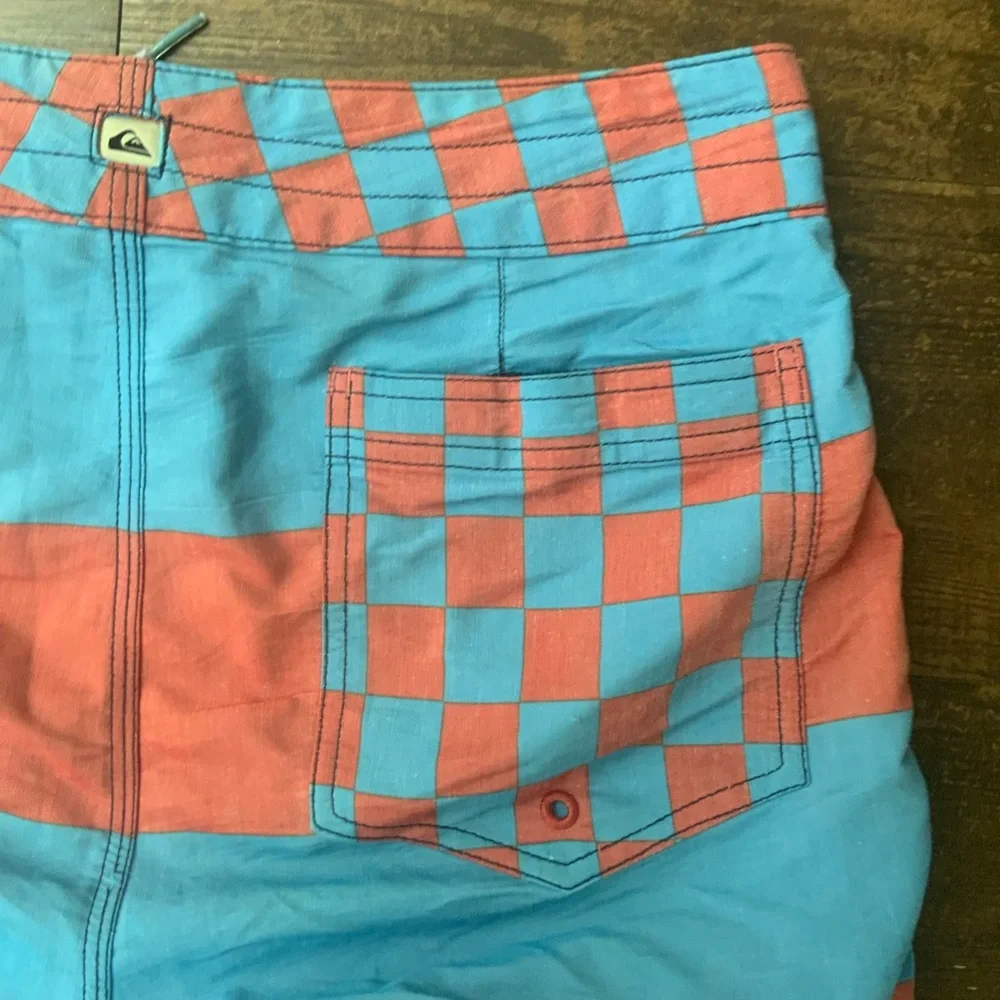 Men's Quiksilver Board Shorts Red And Blue Stripes Checkered Size 30 - Picture 11 of 12